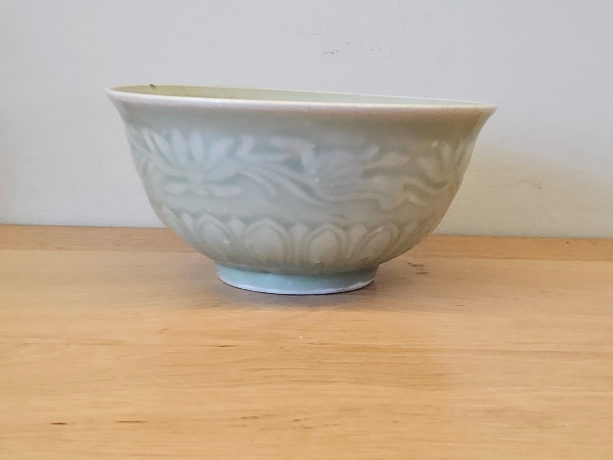 Grand bol en celadon ancien