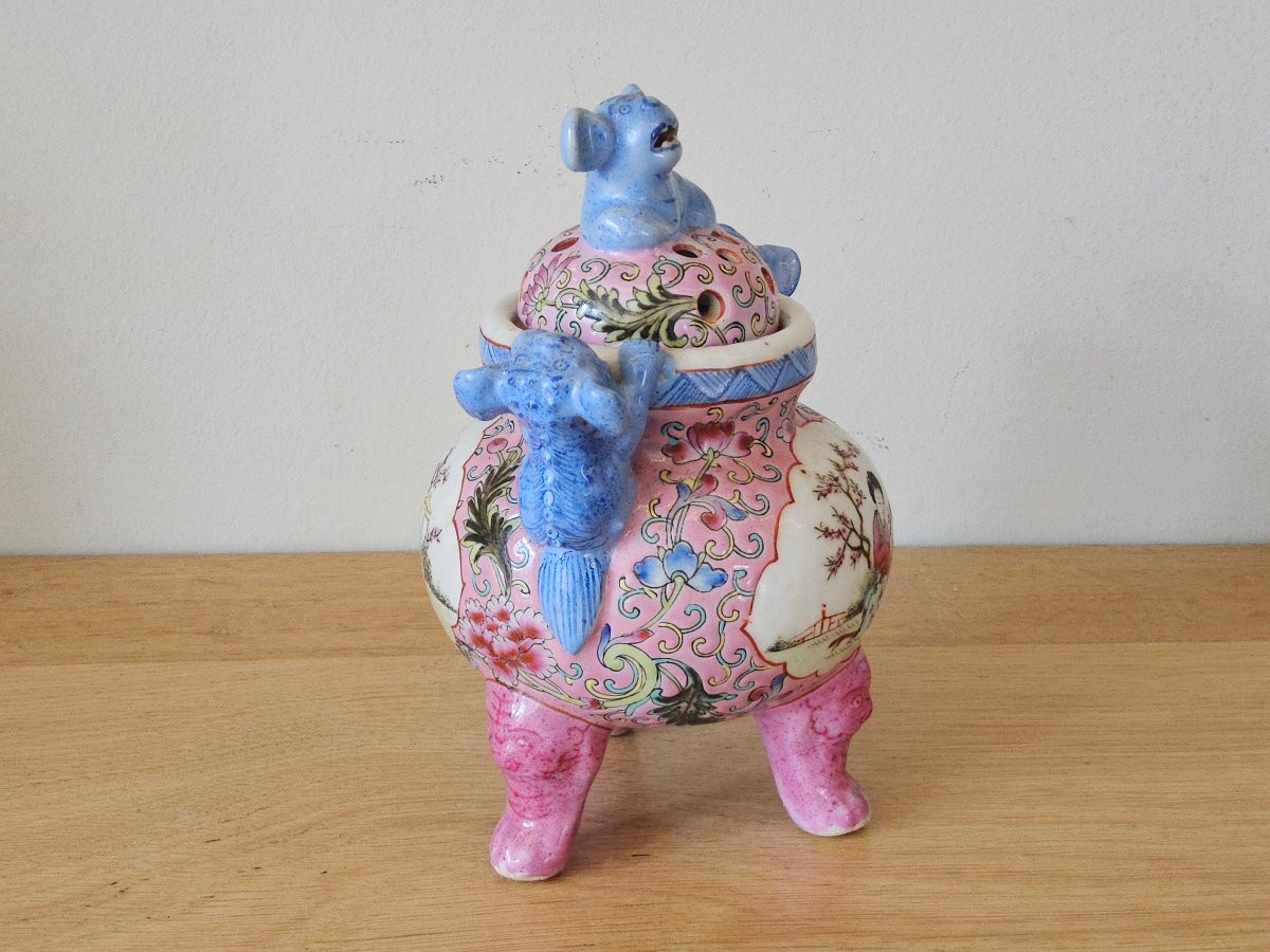 Chinese Tripod Perfume Burner In Famille Rose Porcelain-photo-5