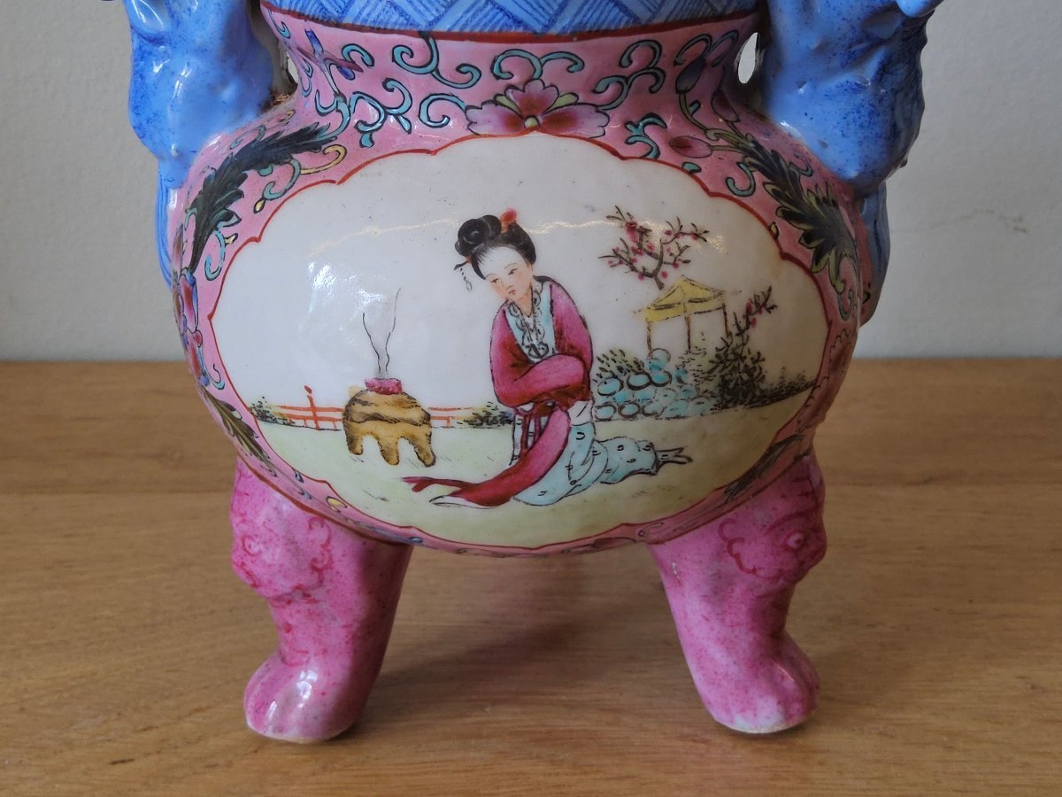 Chinese Tripod Perfume Burner In Famille Rose Porcelain-photo-7