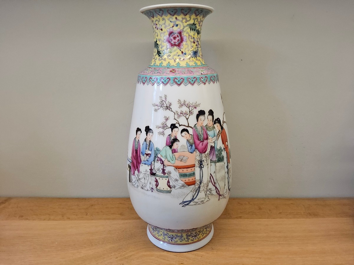 Chine. Vase de la famille rose.