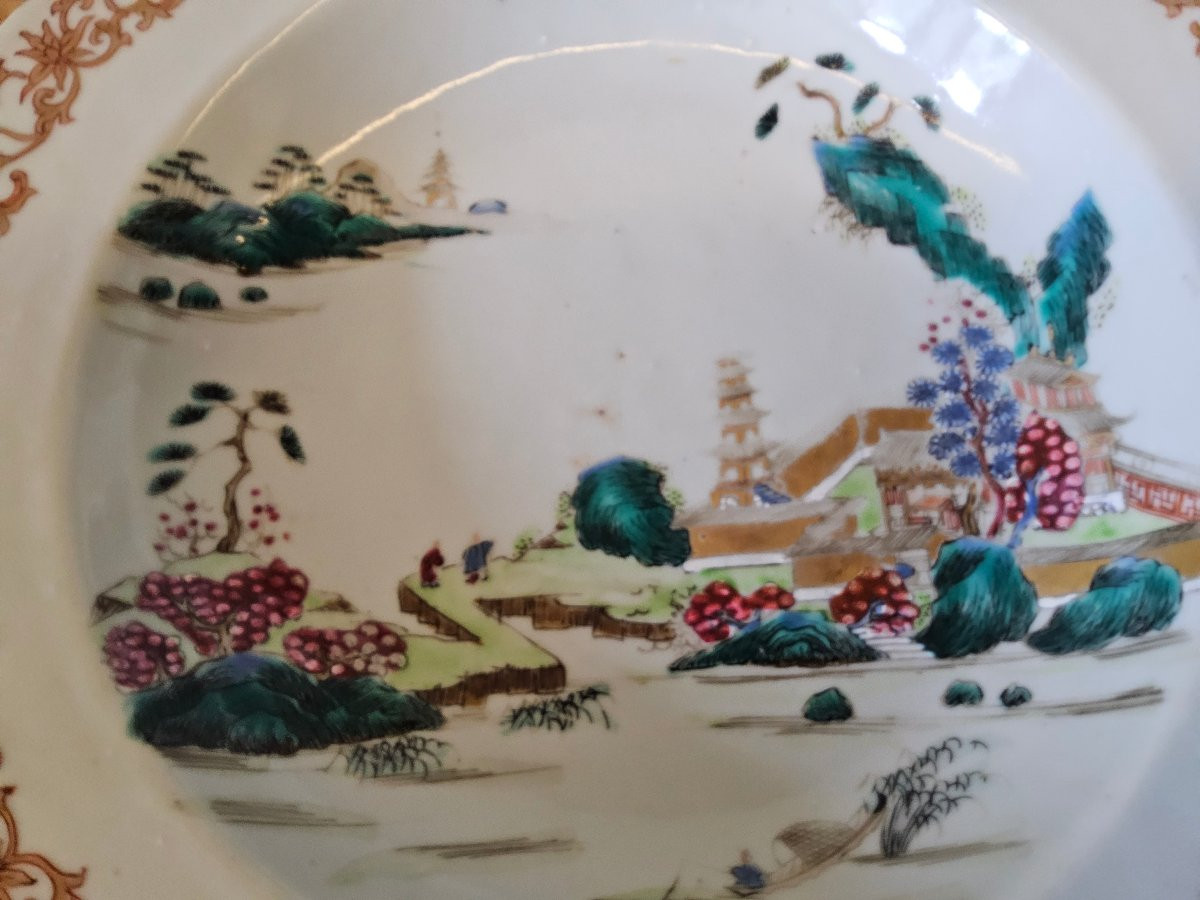 China. Famille Rose Soup Plate. Qianlong Period.-photo-2