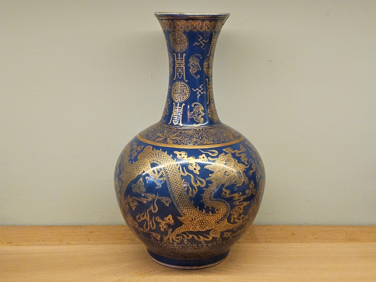 China. Vase Decorated With Gold-powdered Dragons On A Blue Background. Qing Dynasty, Guangxu Period.