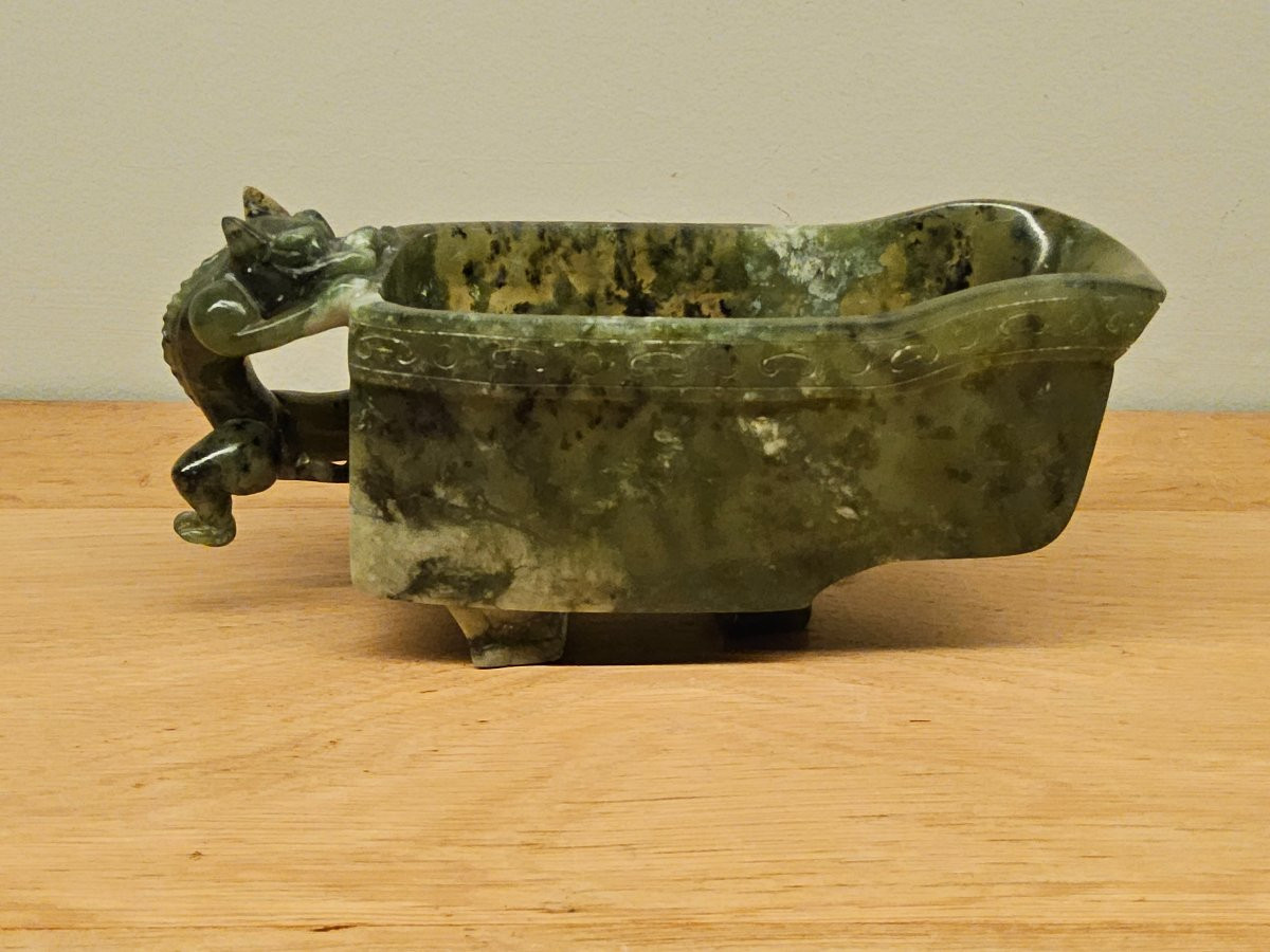 Chine. Lave pinceaux en jade épinard.-photo-2