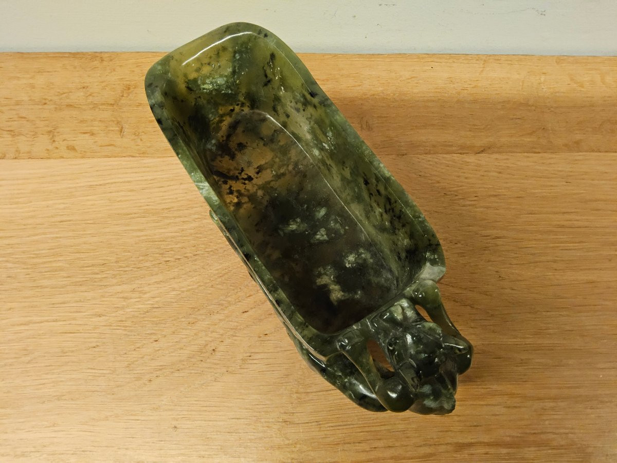 Chine. Lave pinceaux en jade épinard.-photo-1