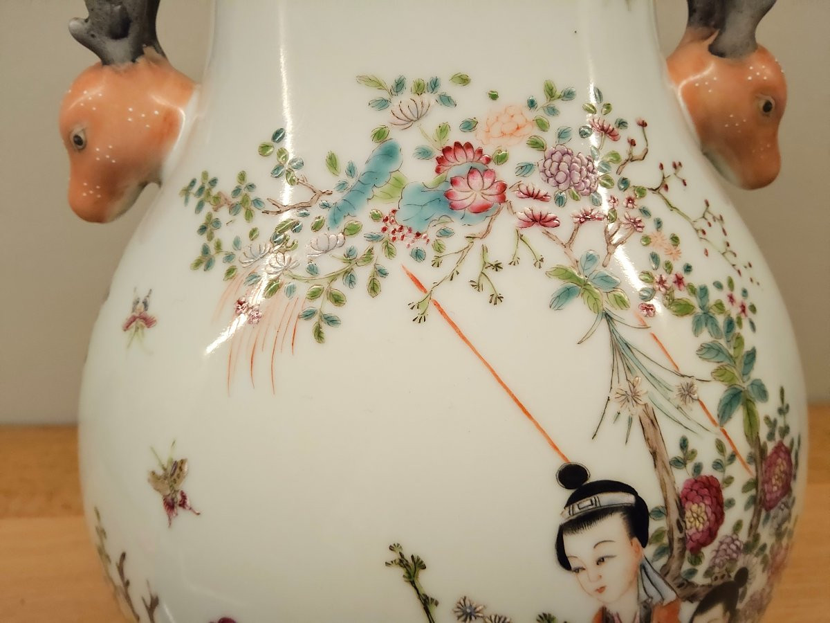Chine. Vase de forme "Hu" du XIX ème siècle. Famille rose.-photo-3