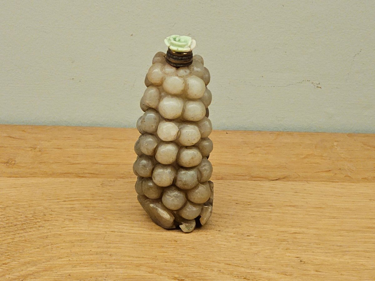 China. Jade Snuffbox.-photo-2