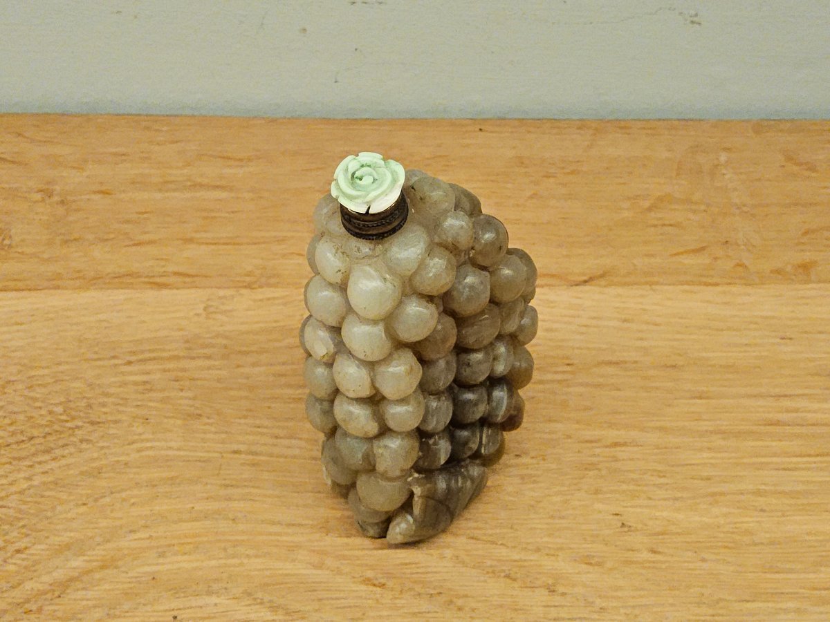 China. Jade Snuffbox.-photo-1