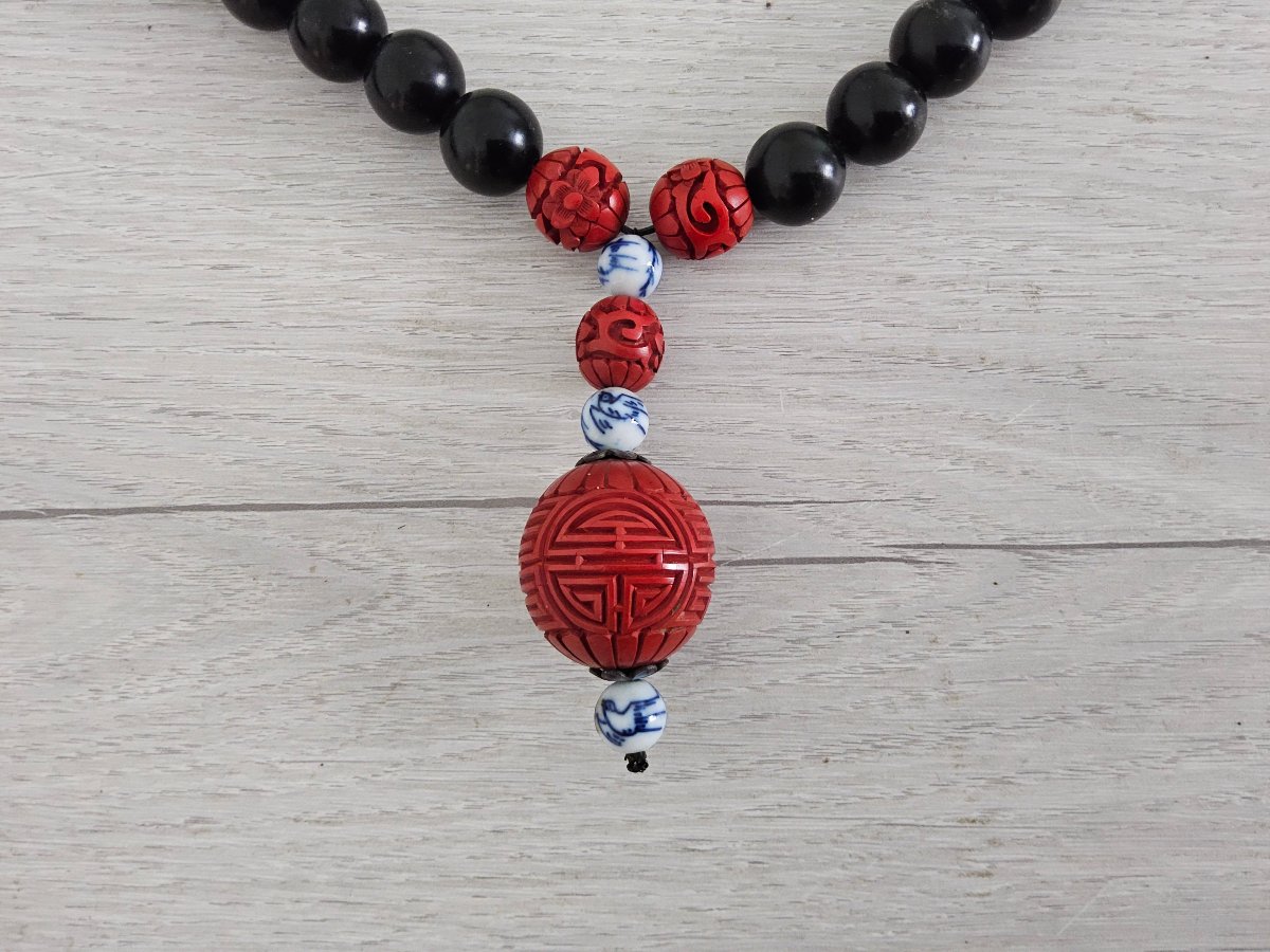 Chine. Collier en laque noire et laque de cinabre-photo-2