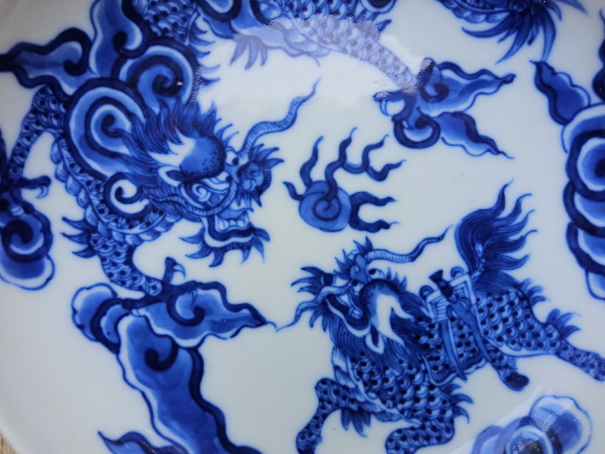 Vietnam. Coupelle au dragon et Qiling. Bleu de Hué.