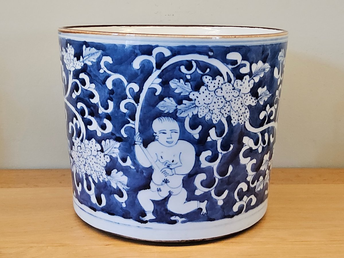 Chine. Grand lave pinceaux "bitong" en porcelaine du XIX ème siècle