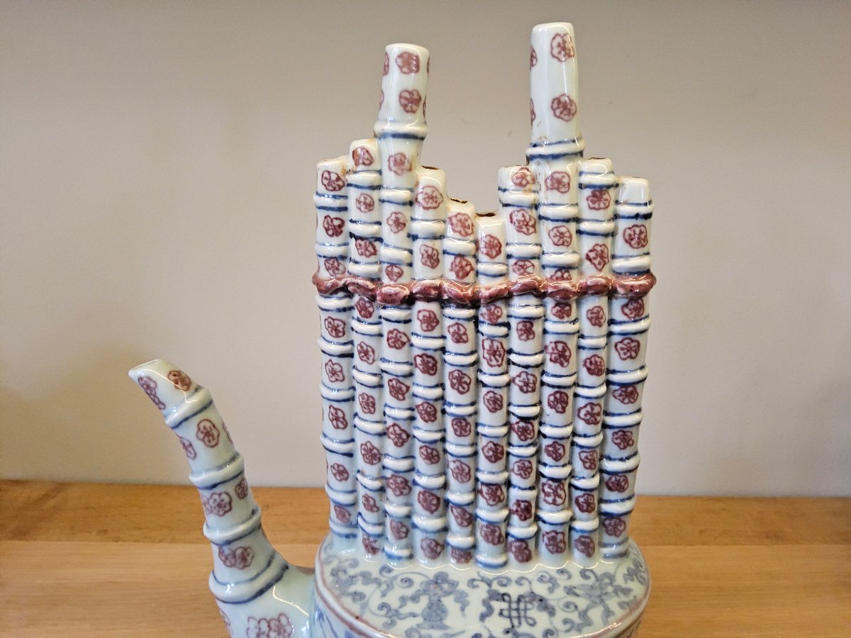 China. Large Porcelain Teapot.-photo-1