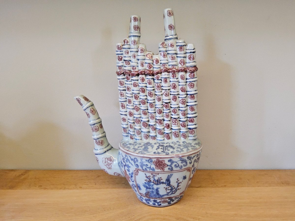 China. Large Porcelain Teapot.