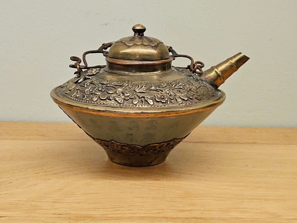 Chine. Théière en porcelaine céladon et laiton.-photo-2
