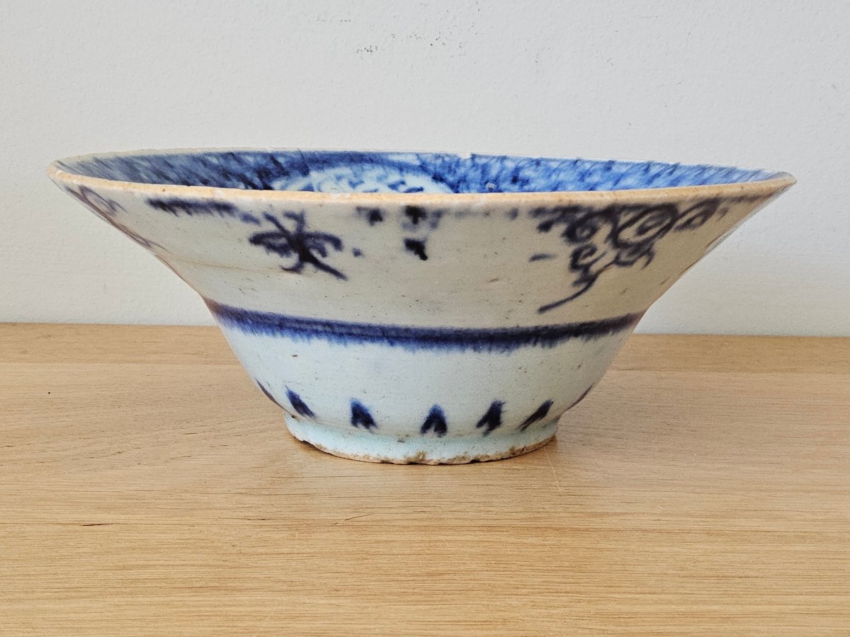 China. Pair Of Large Blue-and-white Porcelain Bowls.-photo-3