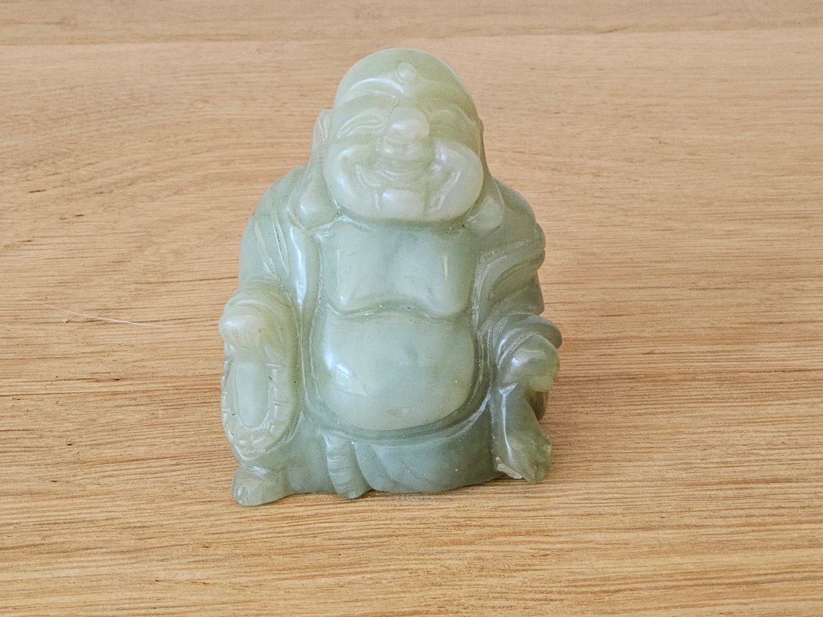 Chine. Bouddha en jade céladon