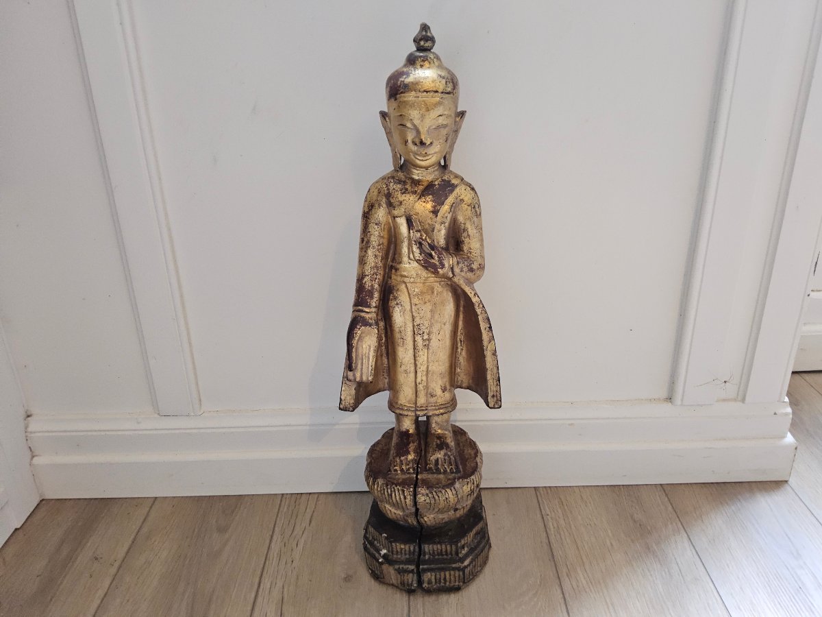 Birmanie. Bouddha en bois doré et laqué