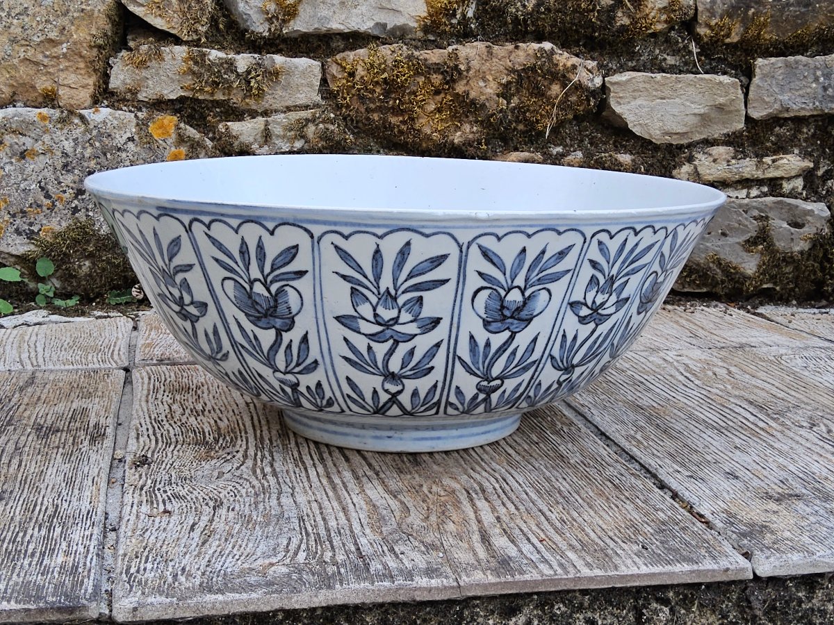 China. "white And Blue" Porcelain Punch Bowl. 18th Century.-photo-2