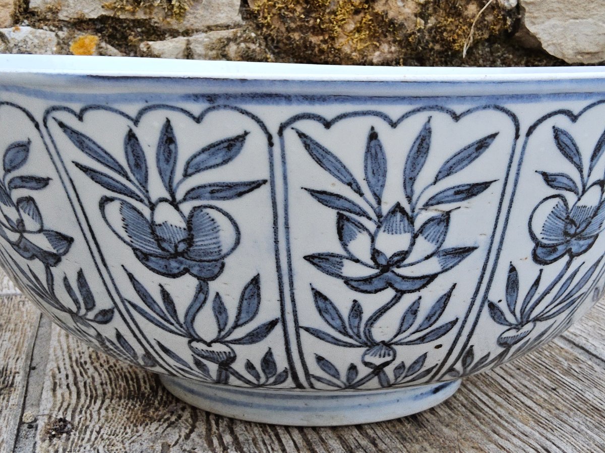 China. "white And Blue" Porcelain Punch Bowl. 18th Century.-photo-3