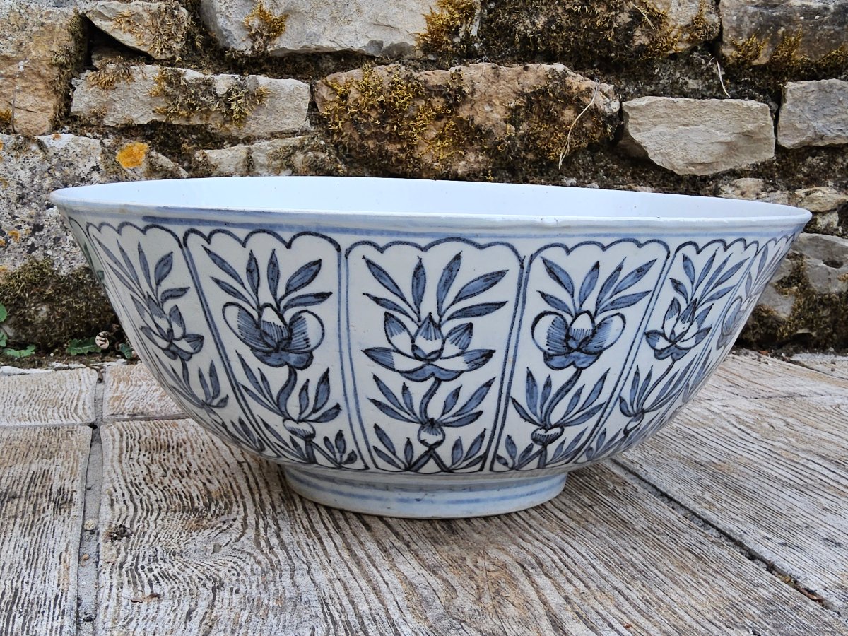 China. "white And Blue" Porcelain Punch Bowl. 18th Century.