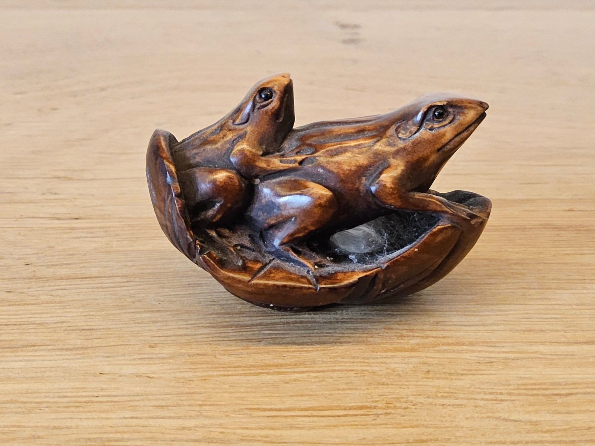 Japan. Boxwood Netsuke. Signed.