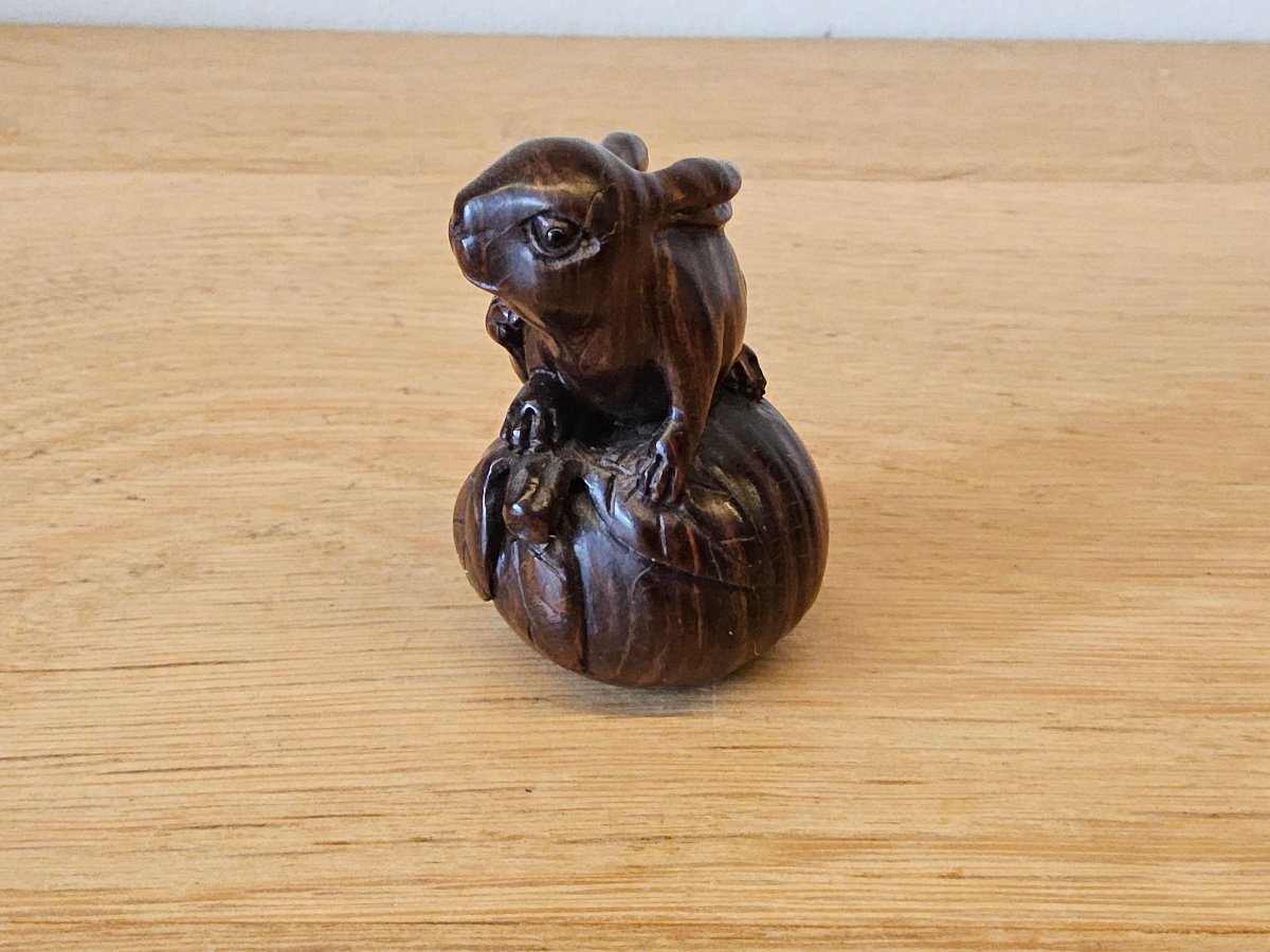 Japon. Netsuke en bois précieux. Signé.-photo-4