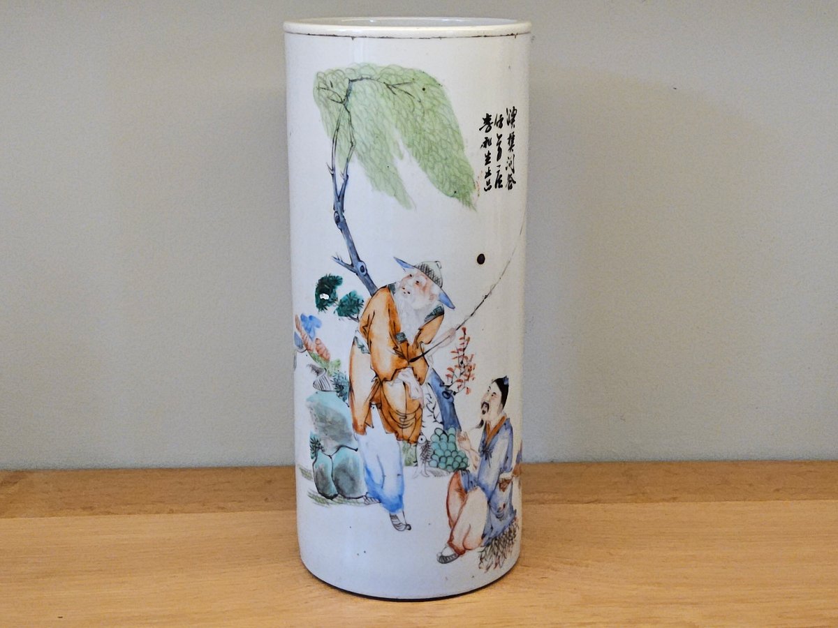 Chine. Grand pot à pinceaux "bitong" en porcelaine