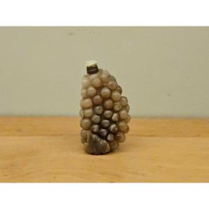 Chine. Tabatière en jade.