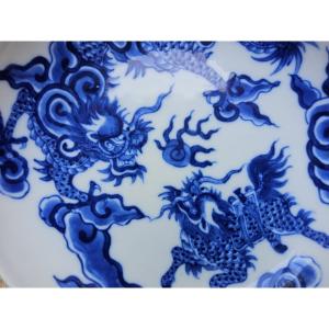 Vietnam. Coupelle au dragon et Qiling. Bleu de Hué.
