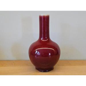 Chine. Vase Tianqiuping en porcelaine sang de boeuf. Langyao.