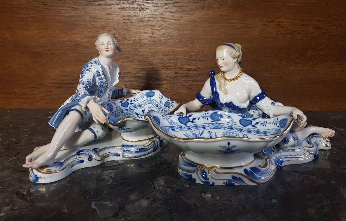 Meissen. Coupes Formant Pendants En Porcelaine.