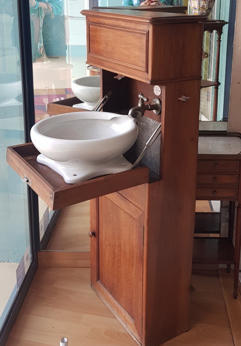 Lavabo de cabine de bateau en acajou.-photo-1