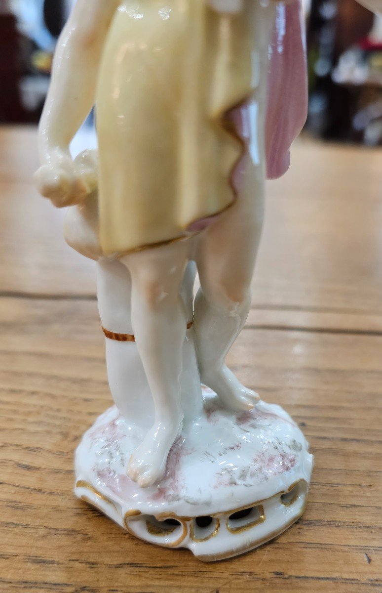 Porcelaine De Saxe Goût Meissen. Statuette Représentant Mercure.-photo-4