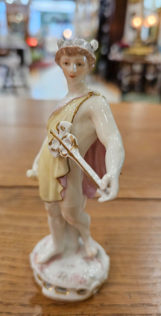 Porcelaine De Saxe Goût Meissen. Statuette Représentant Mercure.-photo-2