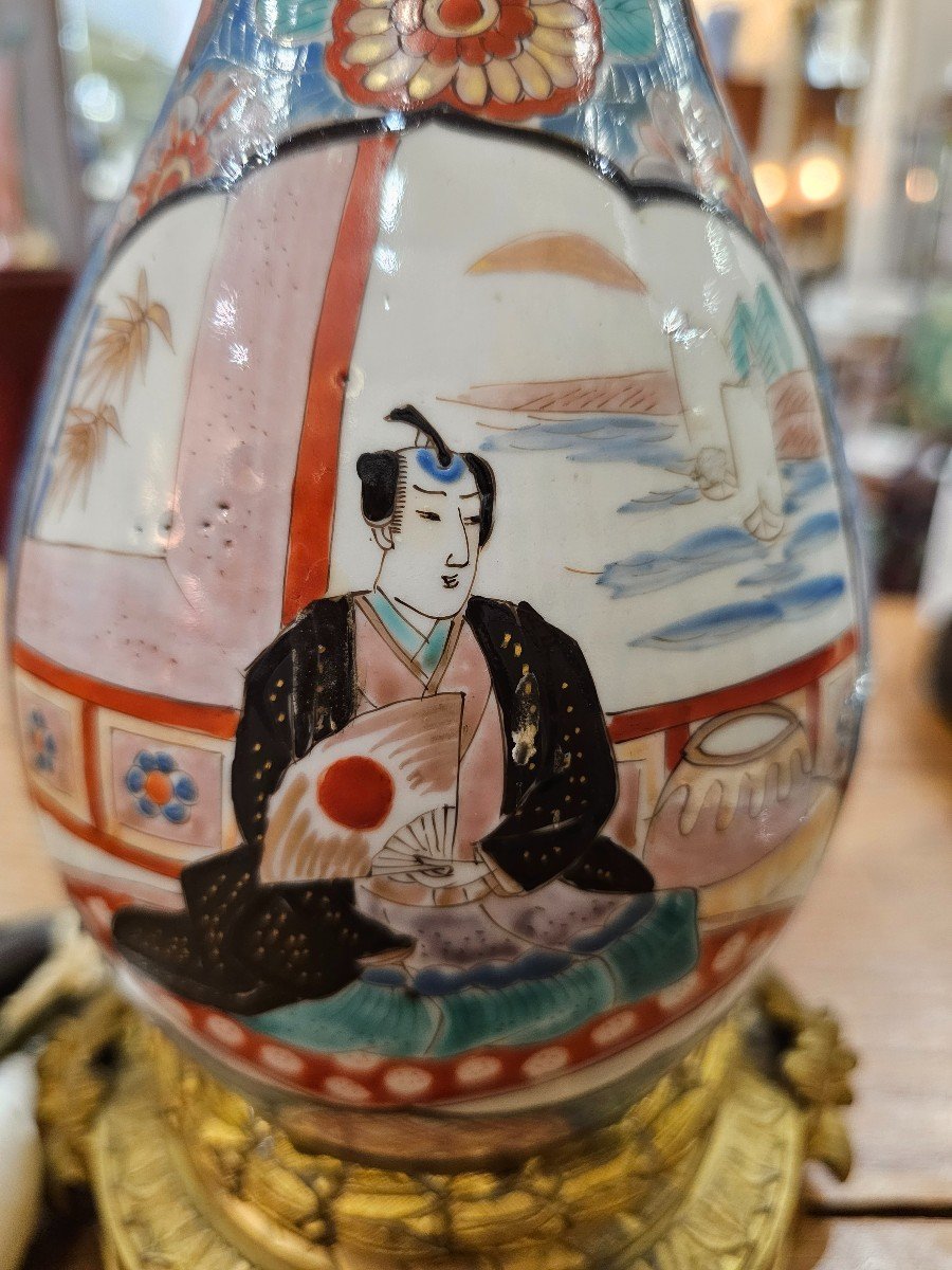 Porcelaine japonaise. Paire de vases, Arita, Hichozan, (l'un monté en lampe).-photo-1