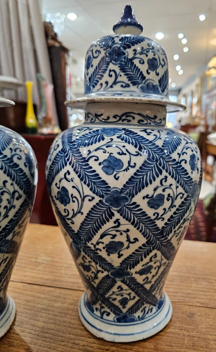 Delft. Pair Of Covered Pots.-photo-3