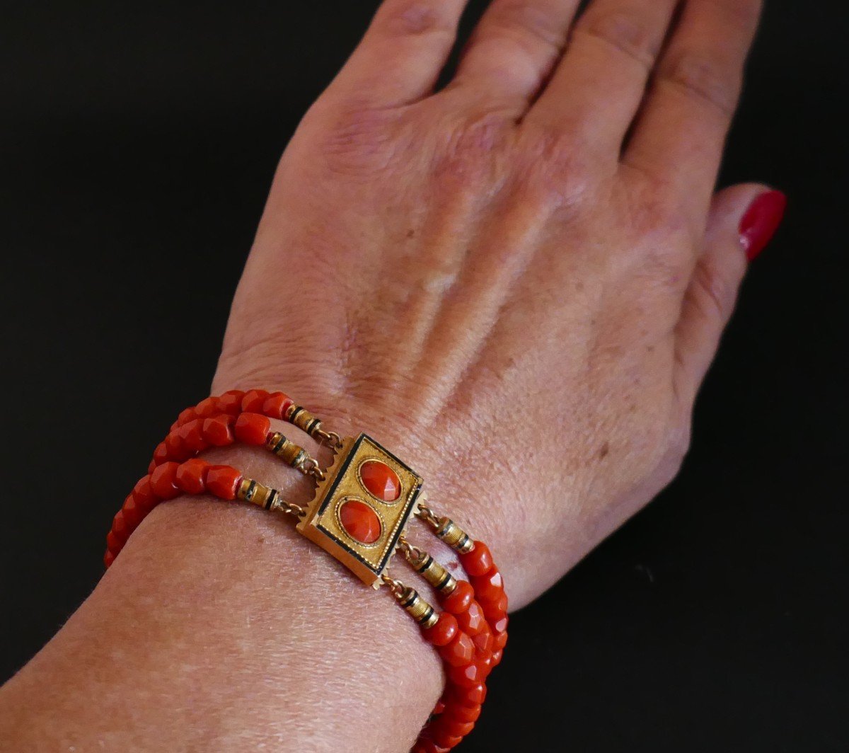 Faceted Old Coral Bracelet, Clasp Adorned With Cabochon, 18k Gold.-photo-2