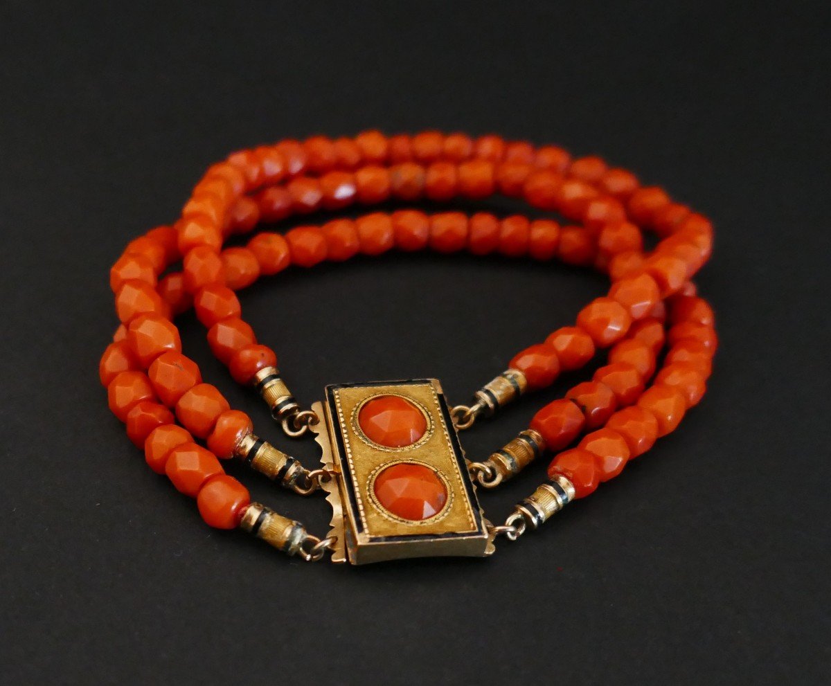 Faceted Old Coral Bracelet, Clasp Adorned With Cabochon, 18k Gold.