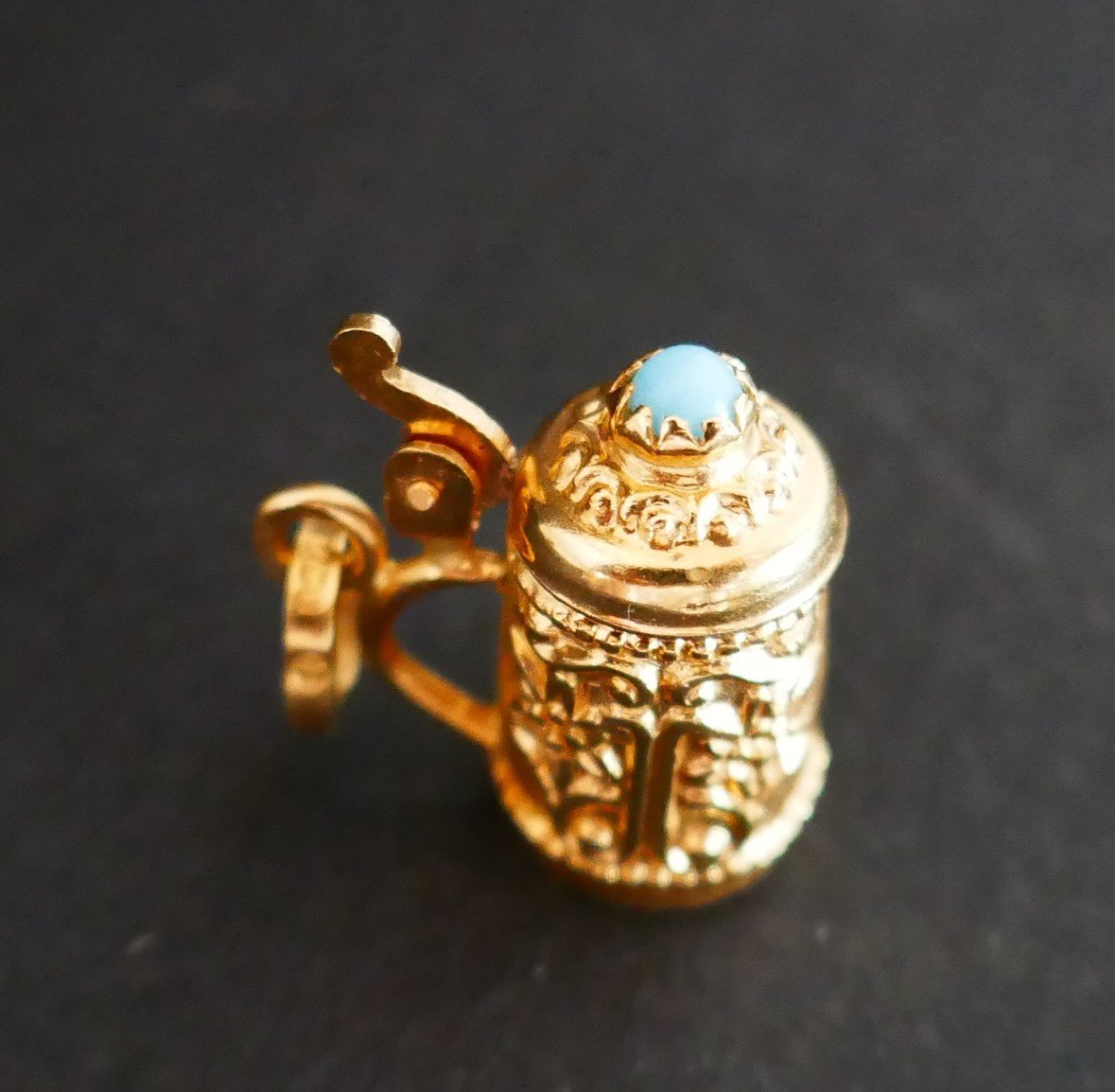 Articulated Beer Mug Charm Set With A Turquoise, 18k Gold.-photo-4