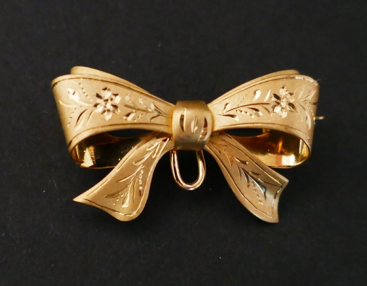 Rare Watch Holder Brooch In 18 Carat Gold.