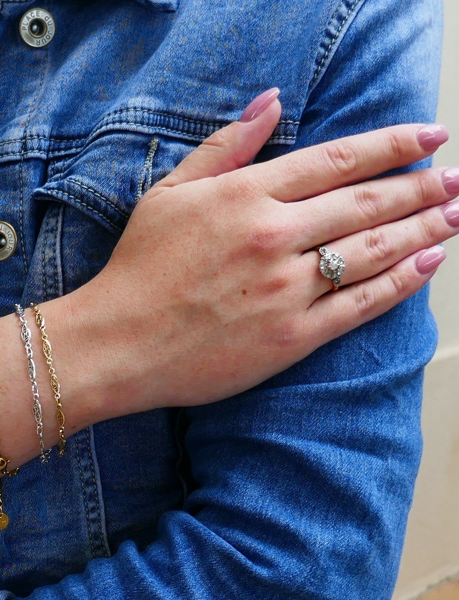 Bague Ancienne Marguerite Sertie d'Un Diamant Taille Ancienne Et Diamants Taille Rose.-photo-2