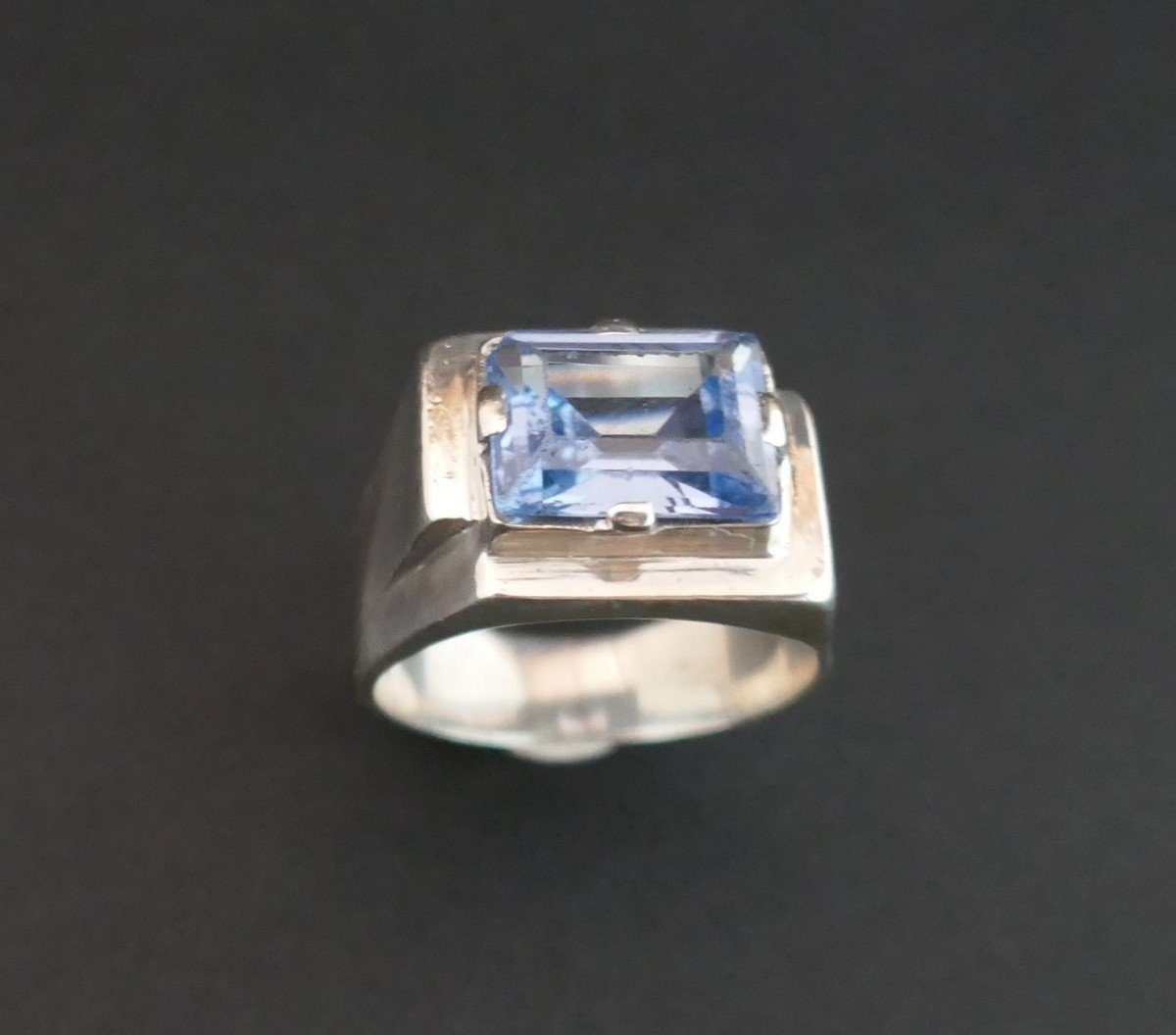 Art Deco Ring In Silver And Blue Spinel.