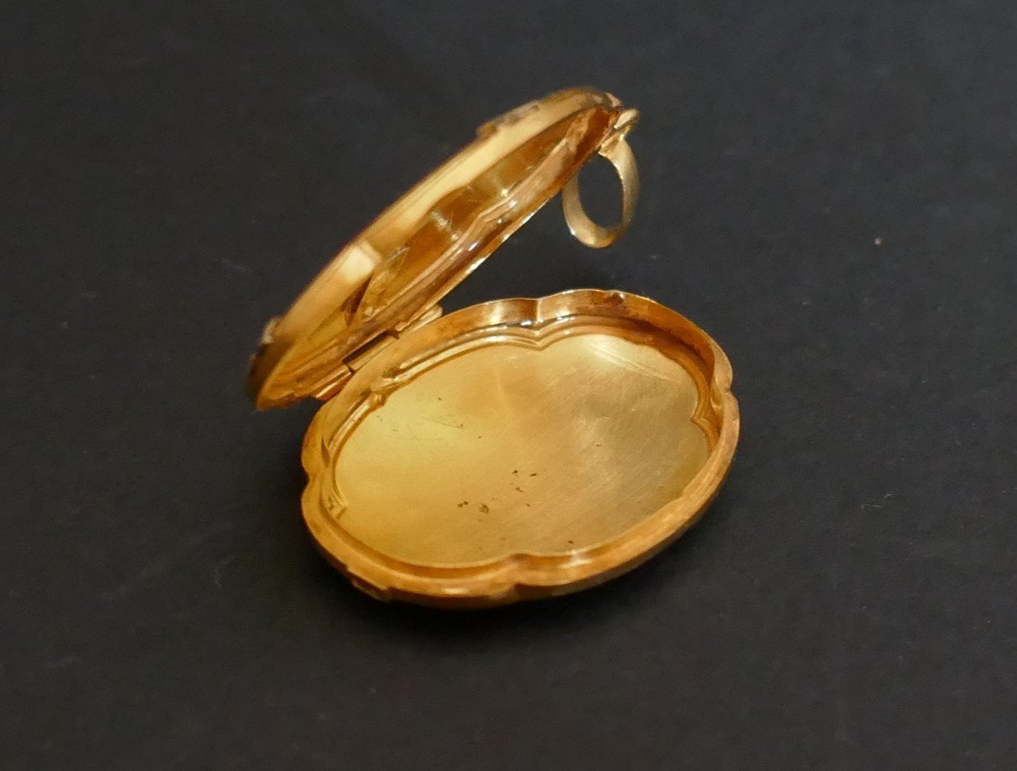 Opening Pendant With Rose Cut Diamond And Pearls.-photo-3