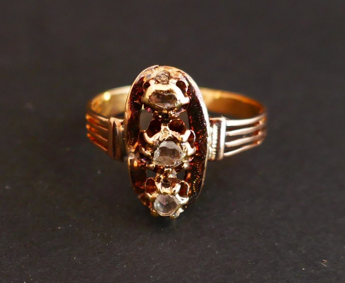 Bague Ancienne Sertie De 3 Diamants Taille Rose, Poinçon Tête De Cheval,  Or Rose 18 Carats.