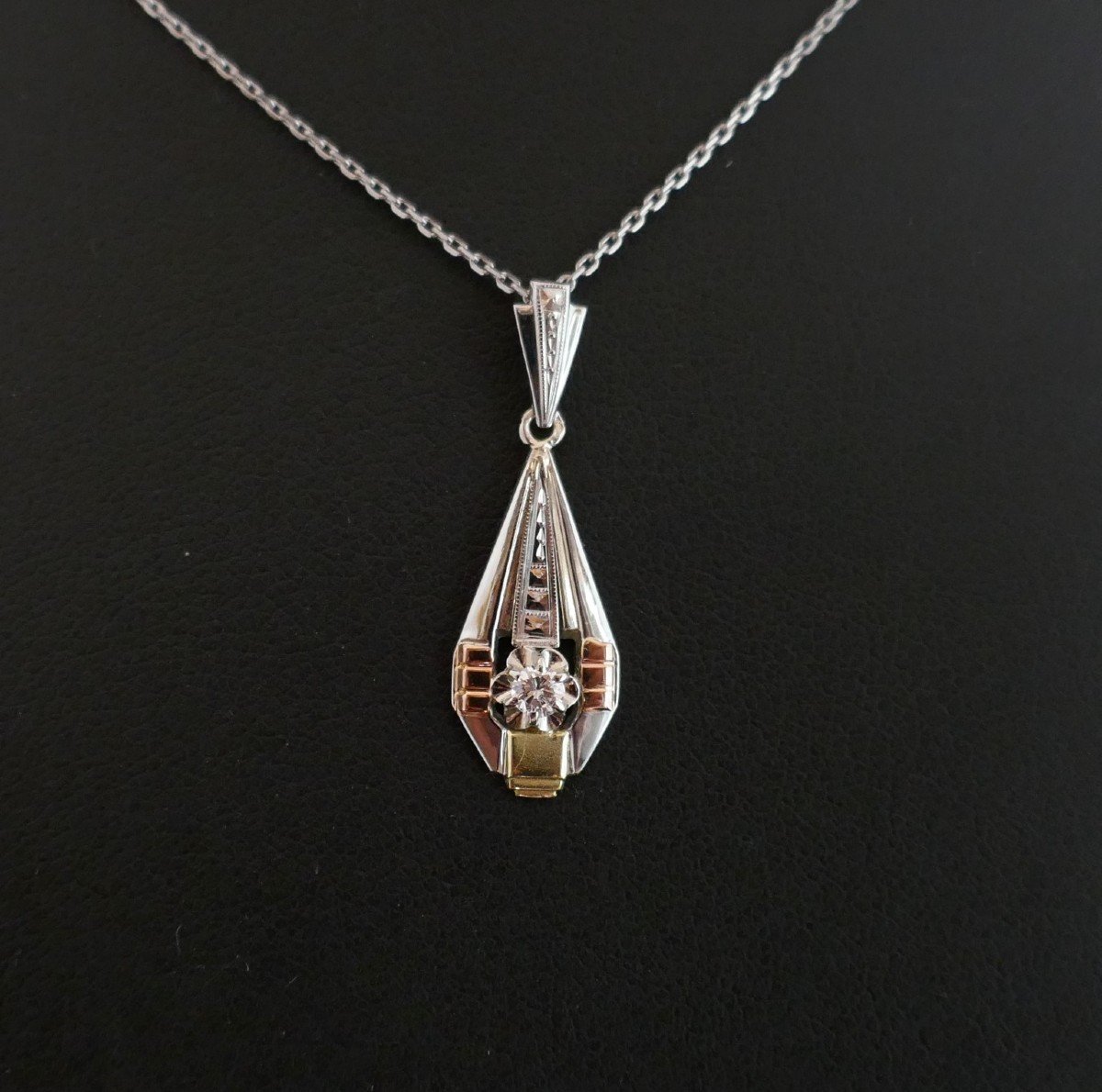 Art Deco Diamond Pendant, 18 Carat 3 Tone Gold.-photo-4