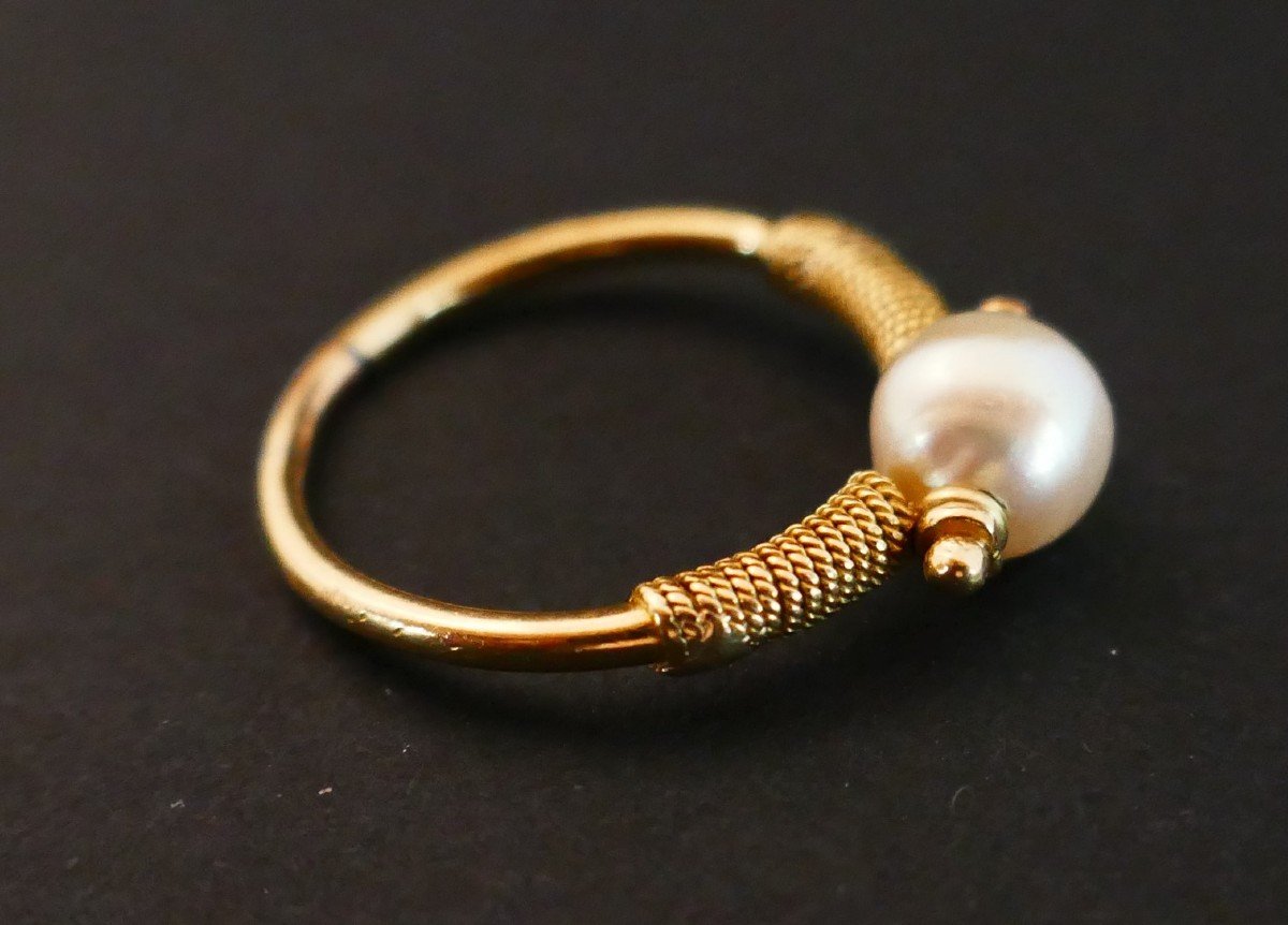 Ring Adorned With A Cultured Pearl, 18 Carat Gold.-photo-1