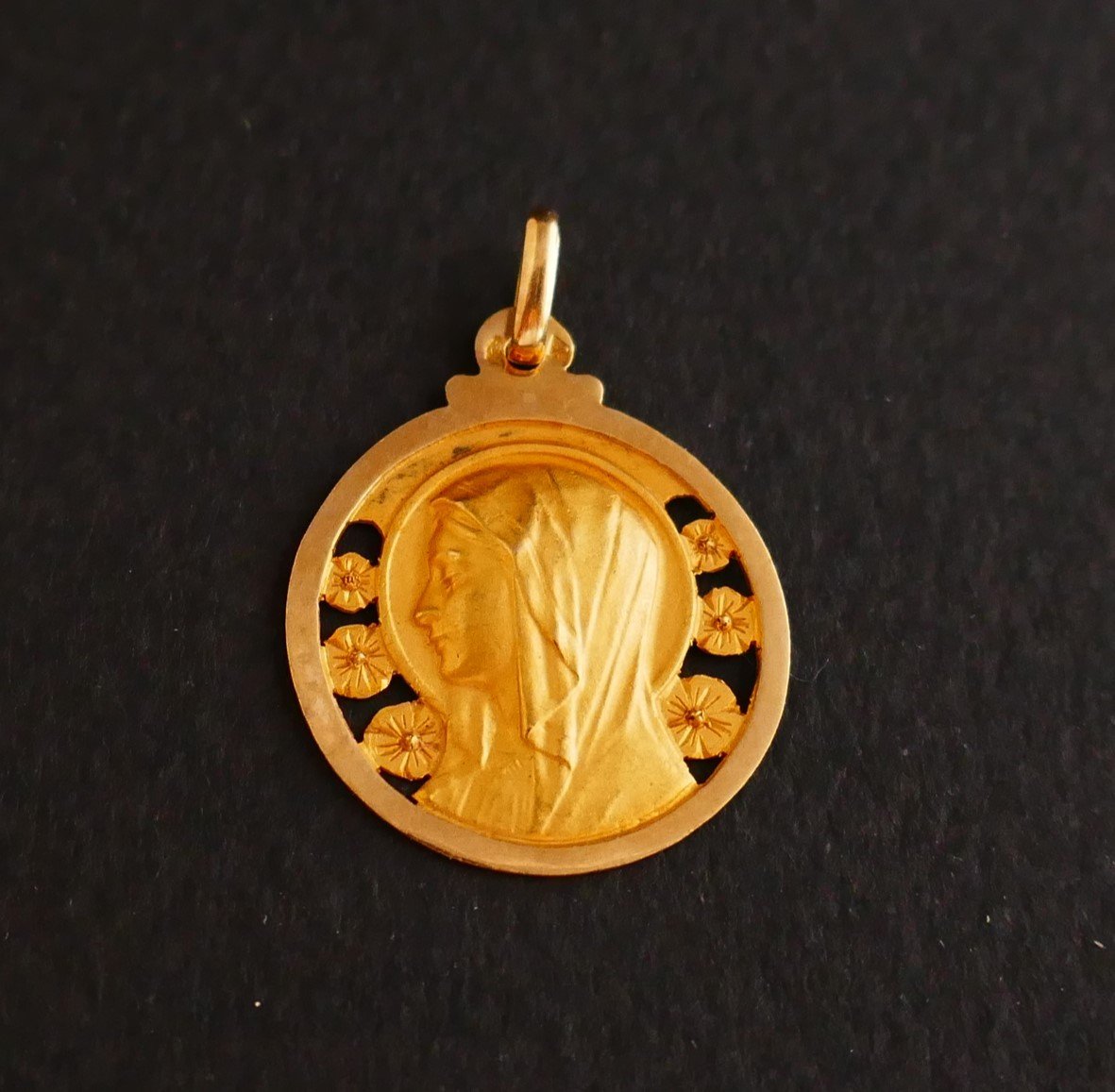 Médaille Art Déco, Neuve De Stock, Représentant La Vierge, Or 18 Carats.-photo-2