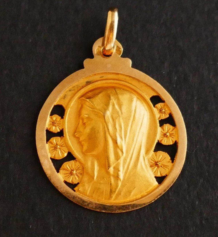 Médaille Art Déco, Neuve De Stock, Représentant La Vierge, Or 18 Carats.
