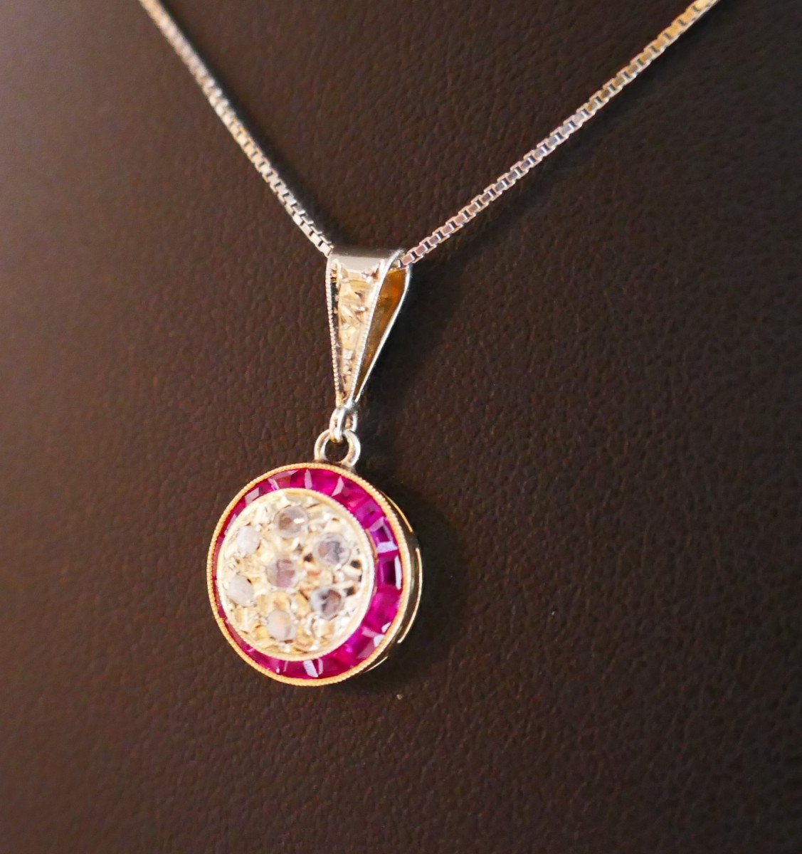 Art Deco Calibrated Diamonds And Rubies Pendant, 18 Carat Gold.-photo-3
