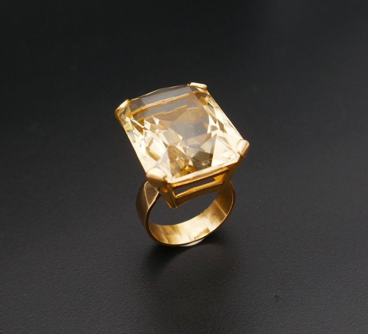 Ring Set With A Large Citrine, 18 Carat Gold.-photo-3