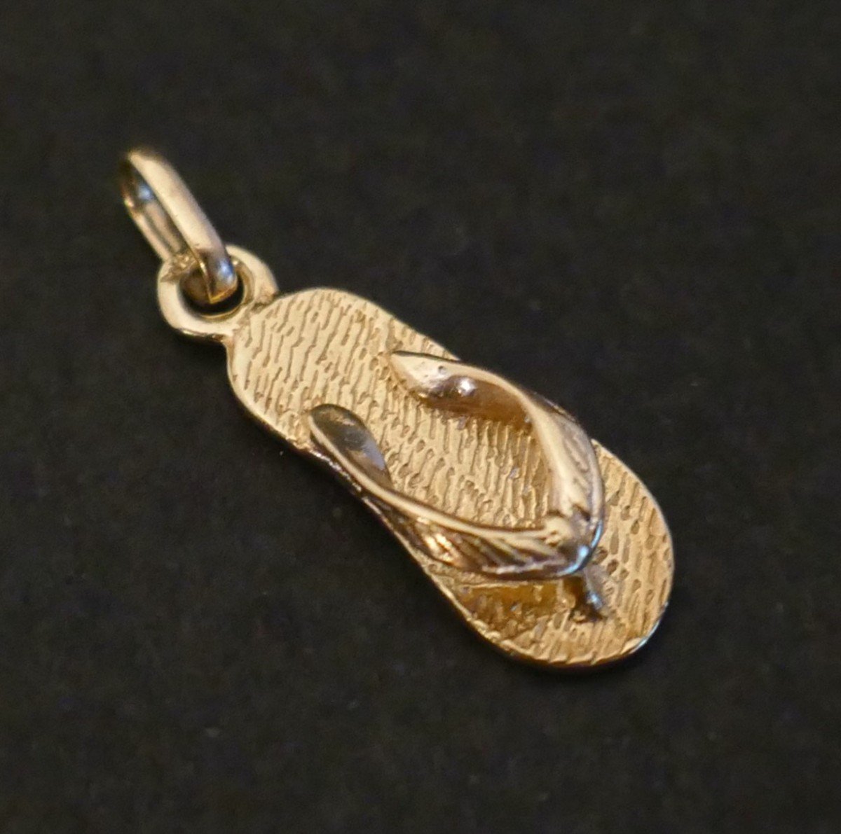 18k Gold Flip Flop Charm Pendant.